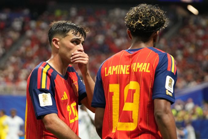 Katastrofa! píší ve Španělsku. Kouč po remíze hájil favority: Je to dlouhý šampionát Katastrofa! píší ve Španělsku. Kouč po remíze hájil favority: Je to dlouhý šampionát