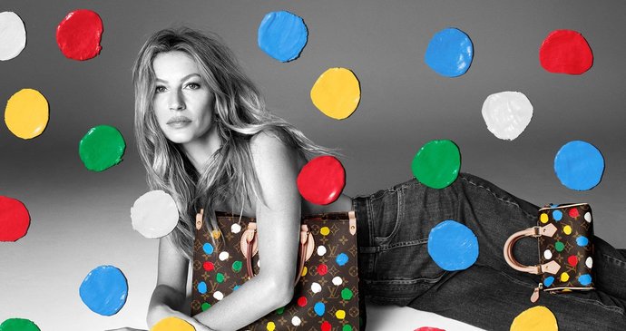 Zemřela japonská umělkyně Yayoi Kusama, pro jejiž tvoru byly typické výrazné barvy a nekonečné puntíky