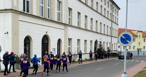 Běh Yellow Ribbon Run na podporu integrace lidí po výkonu trestu do společnosti letos odstartoval v Domově sv. Karla Boromějského