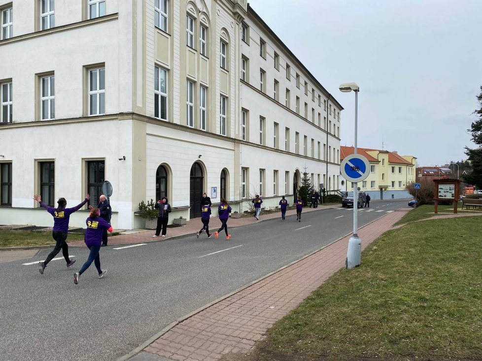 Běh Yellow Ribbon Run na podporu integrace lidí po výkonu trestu do společnosti letos odstartoval v Domově sv. Karla Boromějského