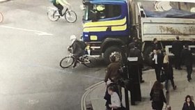 Smrt cyklistky zachytila kamera.