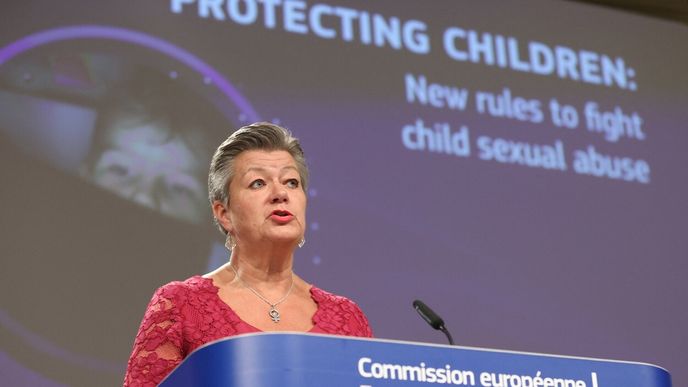 Eurokomisařka Ylva Johanssonová je hlavní tváří připravované legislativy, která má bojovat proti pohlavímu zneužívání dětí.