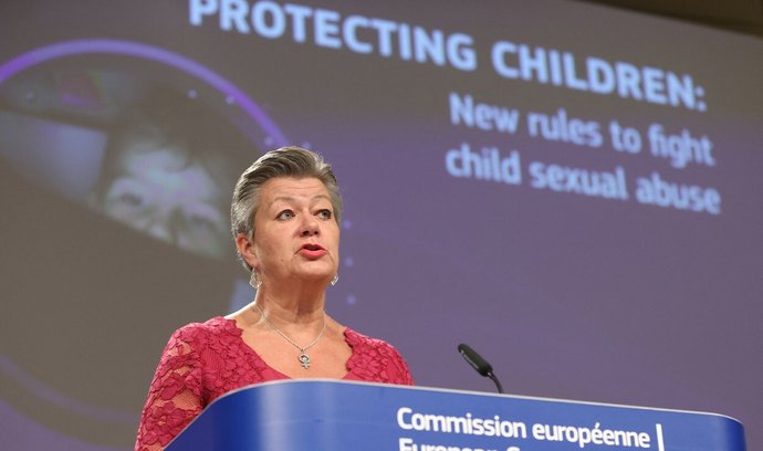 Eurokomisařka Ylva Johanssonová je hlavní tváří připravované legislativy, která má bojovat proti pohlavímu zneužívání dětí.