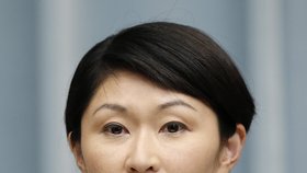 Japonská ministryně čelí nařčení, že miliony ze státní kasy dala na kosmetiku a luxusní oblečení