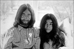 Manželé John Lennon a Yoko Ono