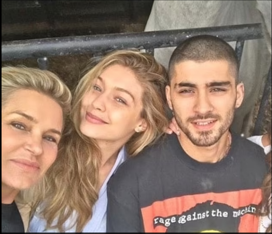 Zleva Yolanda Hadid, Gigi a Zayn Malik