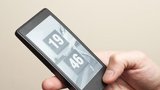 Ruský YotaPhone je mobilem se dvěma displeji: Jeden je LCD, druhý s elektrickým inkoustem