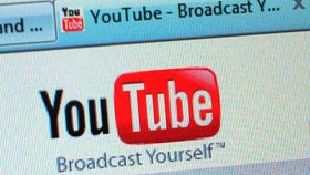 YouTube se bojí porušení sankcí.
