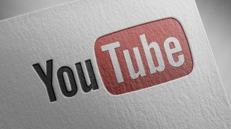 YouTube ani přes nahlášení nemaže podvodnou inzerci pro Čechy. Riskuje miliardovou pokutu