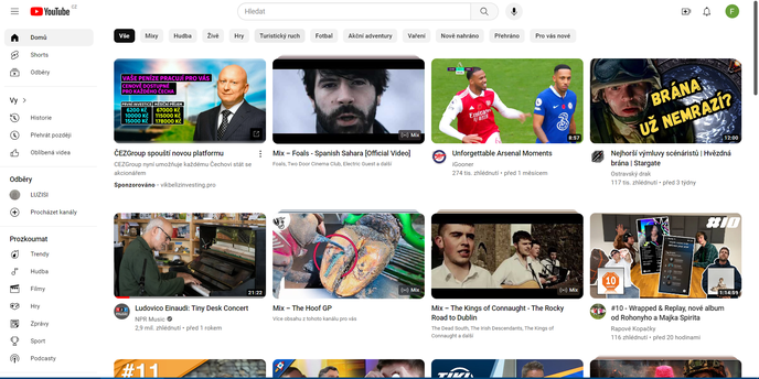 Snímek z portálu YouTube, kde je vidět podvodná inzerce s využitím tváře šéfa společnosti ČEZ Daniela Beneše.
