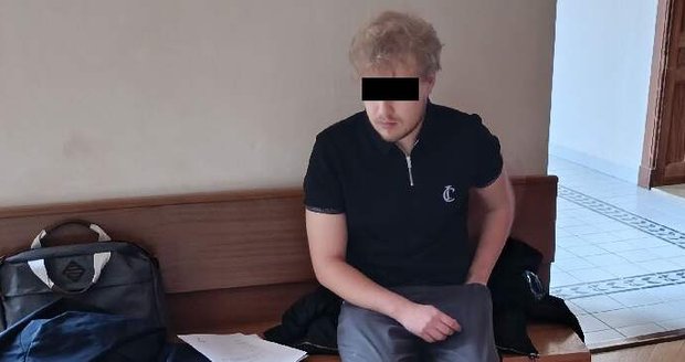 Youtuber Filip (22) musí na 20 měsíců do vězení. Youtuber Filip (22) musí na 20 měsíců do vězení.