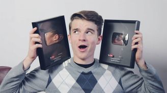 Průzkum: Češi věří víc youtuberům než politikům