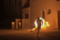 Youtubeři, kteří se vloupali do vily Krejčíře, zneužili hasiče! Podpálili tisíce petard, pak volali o pomoc