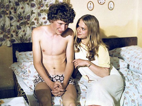 Yvetta Kornová ve filmu Matěji, proč tě holky nechtějí? z roku 1981. 