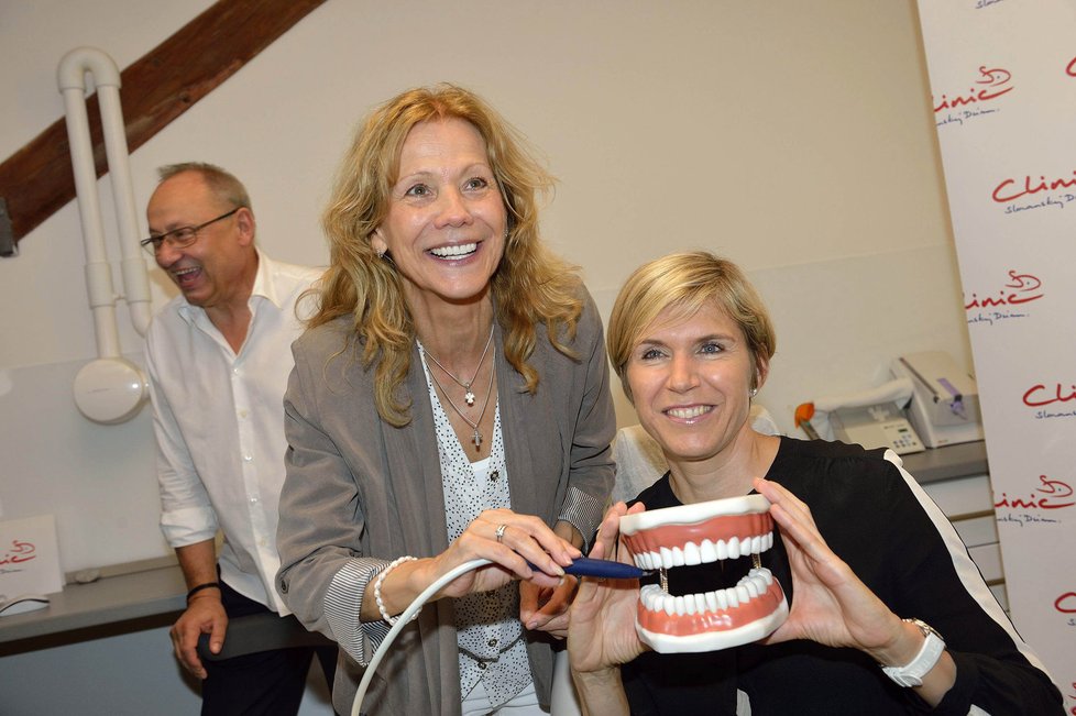 Lenka Filipová s Kateřinou Neumannovou cvakaly zubama.