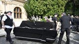 VIDEO: Pohřeb Yvonne Přenosilové (†76): Rodina a přátelé se loučili na židovském hřbitově!
