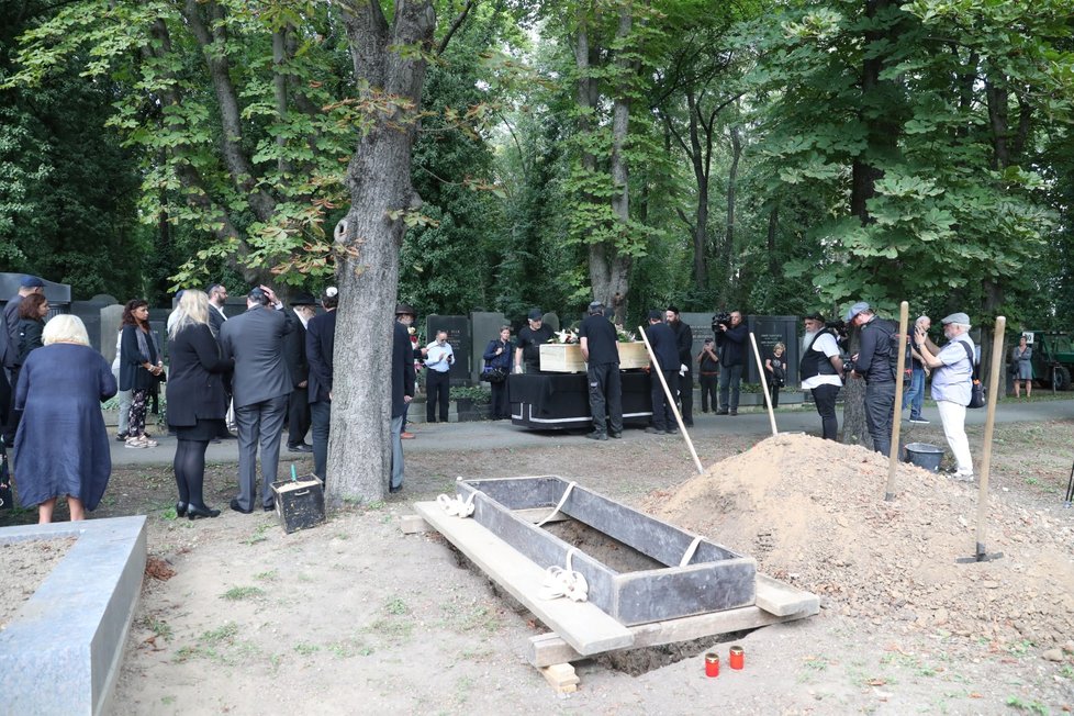 Pohřeb Yvonne Přenosilové