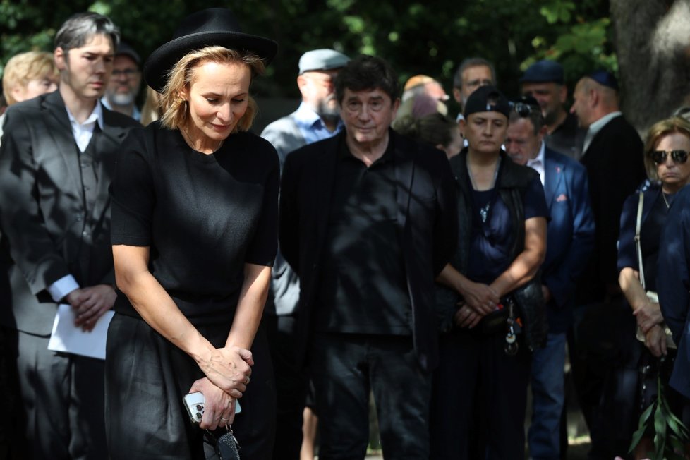 Pohřeb Yvonne Přenosilové - Monika Absolonová