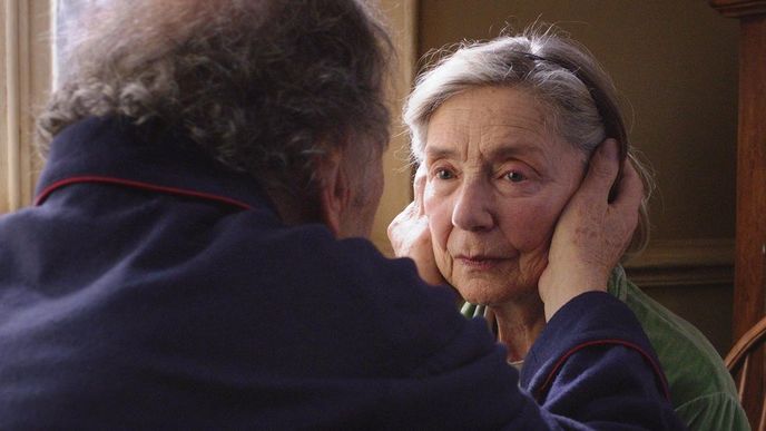 Z filmu Láska s Jeanem-Louisem Trintignantem a Emmanuelle Rivaovou Z filmu Láska s Jeanem-Louisem Trintignantem a Emmanuelle Rivaovou