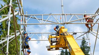 Sedmdesát procent smrtelných úrazů na stavbách je kvůli pádu z výšky