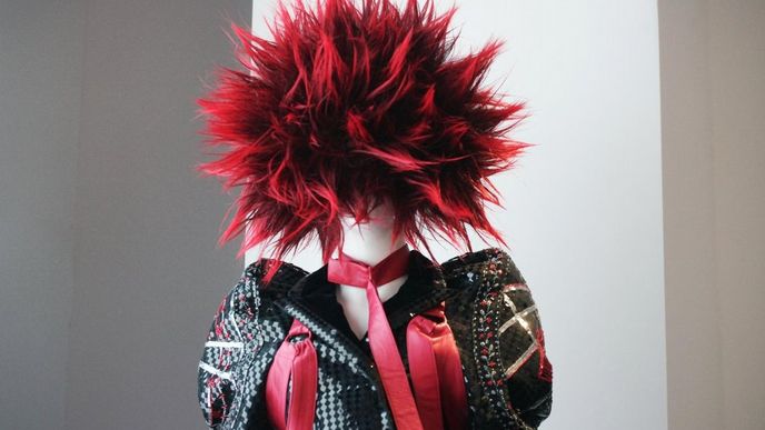 Z výstavy v newyorském Metropolitním muzeu Punk: Chaos to Couture