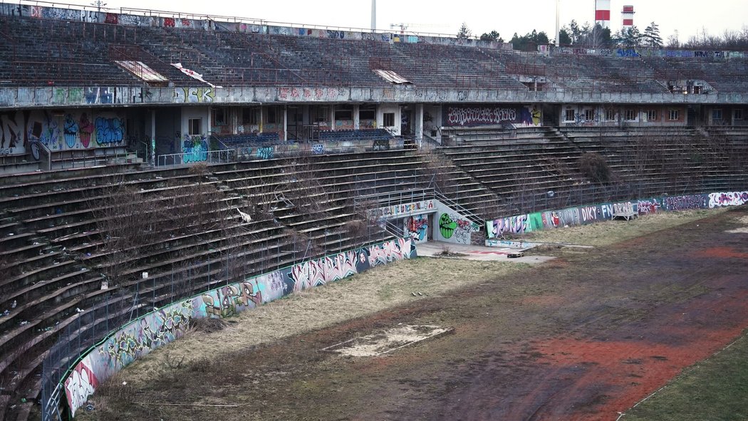 Stadion Za Lužánkami je v dezolátním stavu