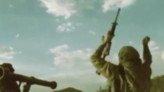 VIDEO: Banksy baví internet talibanským „sestřelem“