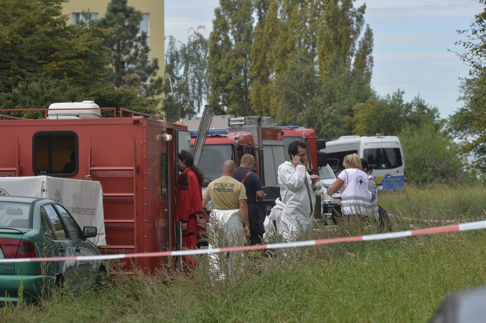 Pyrotechnik v Záběhlicích po evakuaci části panelového domu