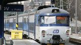 Porucha vlaku mezi Radotínem a Smíchovem: Cestující zůstali trčet na trati, vlaky mají zpoždění