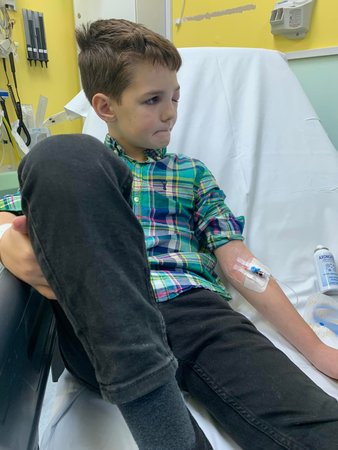 Zac Morey (9) byl hospitalizovaný kvůli nebezpečnému zánětu oka vyvolanému covidem