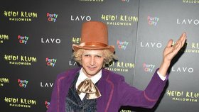 Světoznámý módní návrhář Zac Posen na Halloweenské party 2018 předvedl kostým Willyho Wonky.