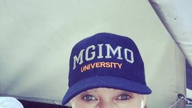 Zacharovová vystudovala MGIMO.