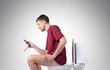 Bez mobilu na toaletě se neobejde 15 % Čechů.