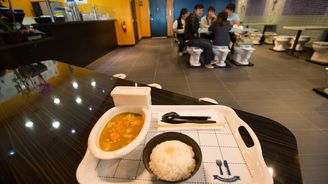 Pochutnejte si na zlatém rýžovém hovínku. Objednali byste si originální dobroty ze „záchodové restaurace“?