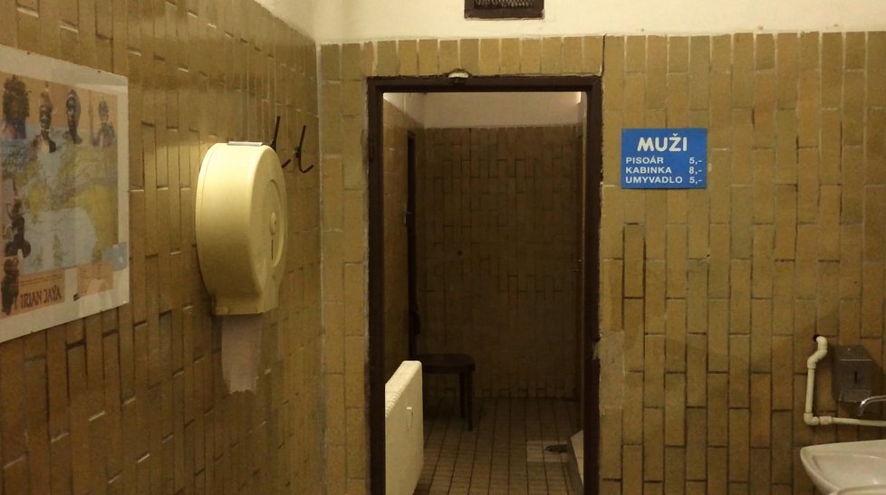 Záchody na Smíchovském nádraží patří k jedněm z nejodpornějších.