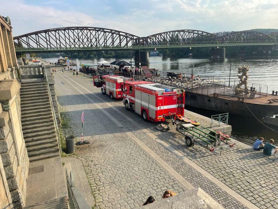 Ve Vltavě se utopil čtyřiapadesátiletý muž. (5. srpna 2022)