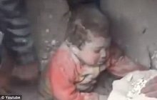 Zázrak ve válce v Sýrii: Z trosek vyhrabali živé dítě!