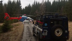 O víkendu se snažili horští záchranáři resuscitovat výletníka (+52), který zkolaboval cestou na Mravencovku. Oživit se jej nepodařilo.