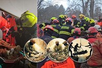 Hasiči ukázali, jak zachraňovali jeskyňáře: Odstřelovali skálu a pak ho táhli!