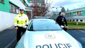 Mělničtí policisté zachránili život muži, který skončil v bezvědomí.