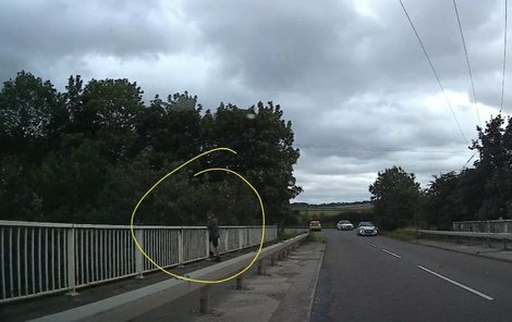 Třináctiletý školák se chystal u  Doncasteru skočit z mostu.