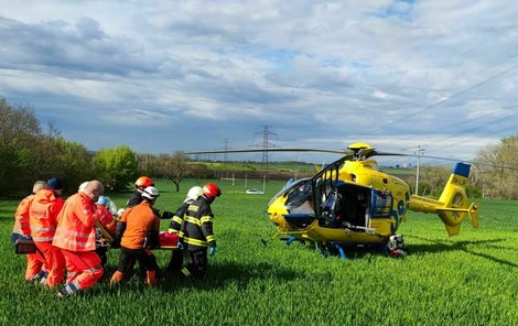 Zraněný paraglidista po vyproštění a ošetření skončil v brněnské nemocnici.