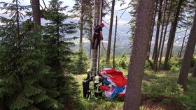 Záchrana paraglidisty v Jánských Lázních