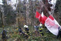 Paraglidista po startu z Ještědu havaroval: Vlétl do elektrického vedení!