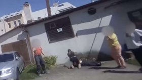Policistka v civilu zachránila v Litvínově muže v bezvědomí