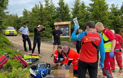 Cizince (†57) zachraňovali u Králického Sněžníku Bára s Petrem: Muž po hodinové resuscitaci zemřel