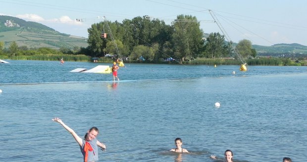 K události došlo v kempu Merkur u Pasohlávek. Mladíka, který se topil, oživili záchranáři po 20 minutách, jeho stav zůstává i tak kritický. (Ilustrační foto)