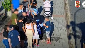 Policisté Miroslav a Pavla zachránili život dívce v Krupce.