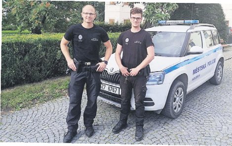 Městští policisté Jiří Petříček a Vítězslav John.