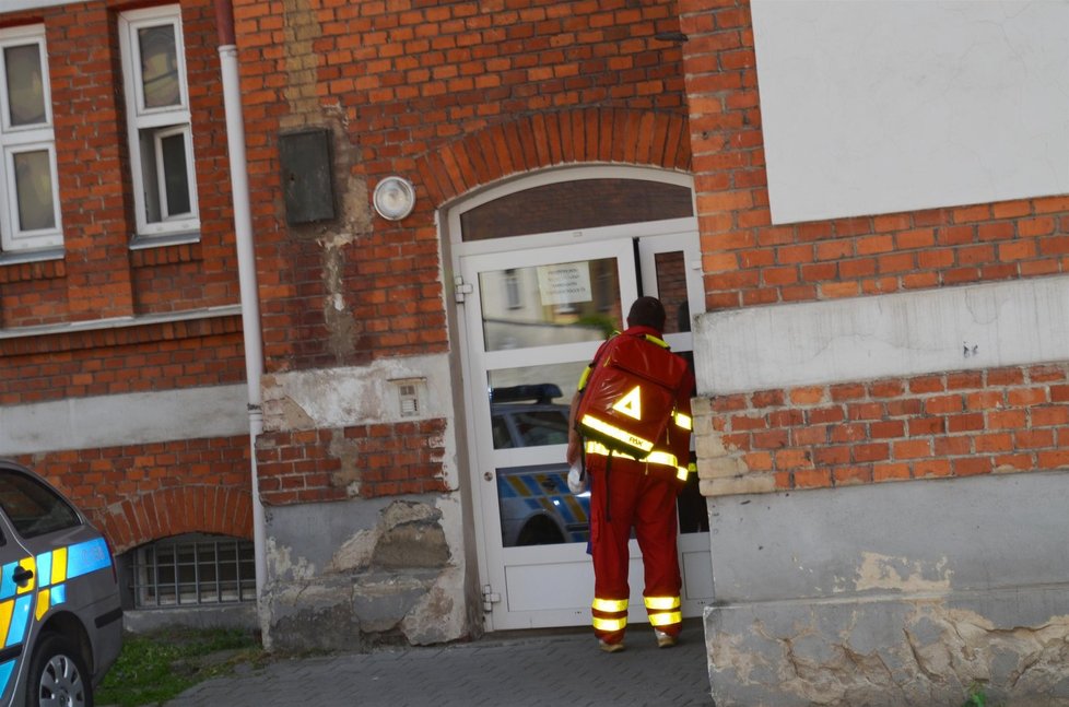 Na policejní obvod v Ostravě dorazil před eskortou Nagyové i tým záchranářů